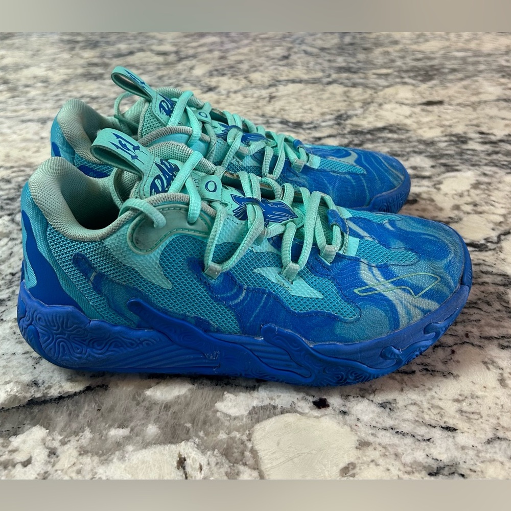 Puma Kids Teal and Blue Sneakers Size 4